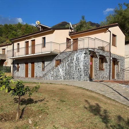 Вилла Turismo Rurale Il Sole Sant'Angelo di Brolo Экстерьер фото